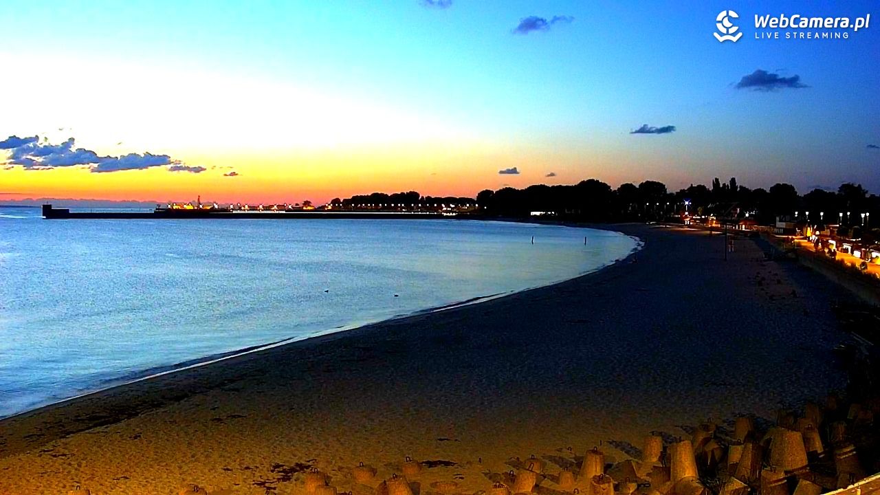 Hel - widok na bulwar i plażę - 03 październik 2025, 18:57