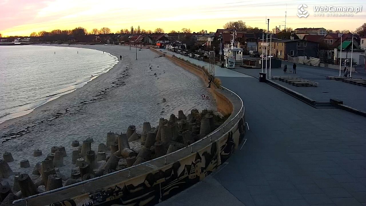 Hel - widok na bulwar i plażę - 27 kwiecień 2026, 20:17