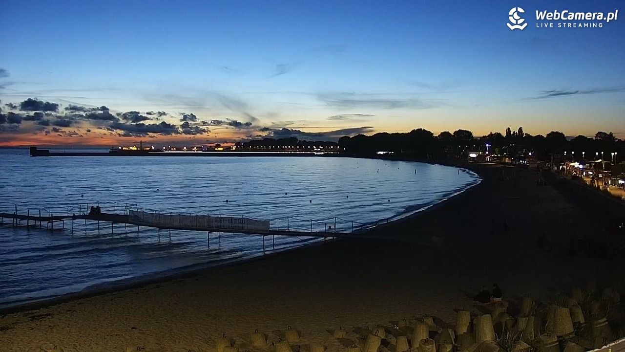 Hel - widok na bulwar i plażę - 12 sierpień 2026, 21:24