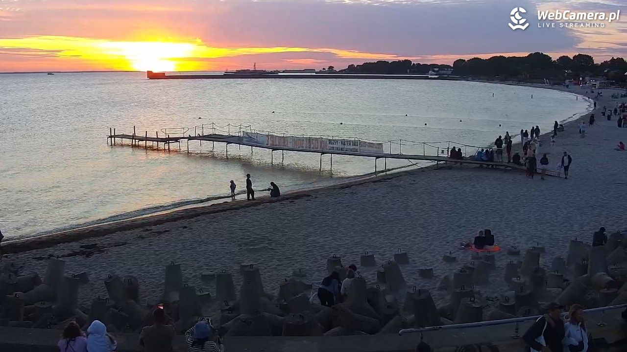 Hel - widok na bulwar i plażę - 13 sierpień 2026, 20:21