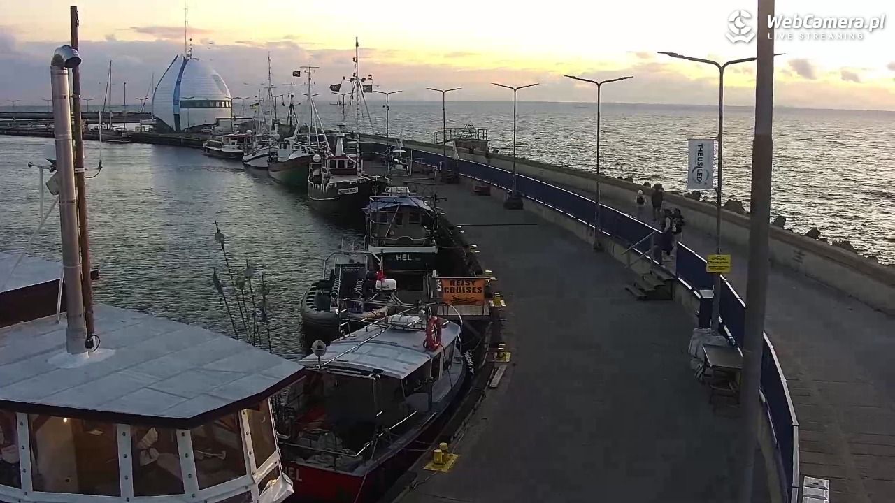 Hel - widok na bulwar i plażę - 04 październik 2026, 18:07
