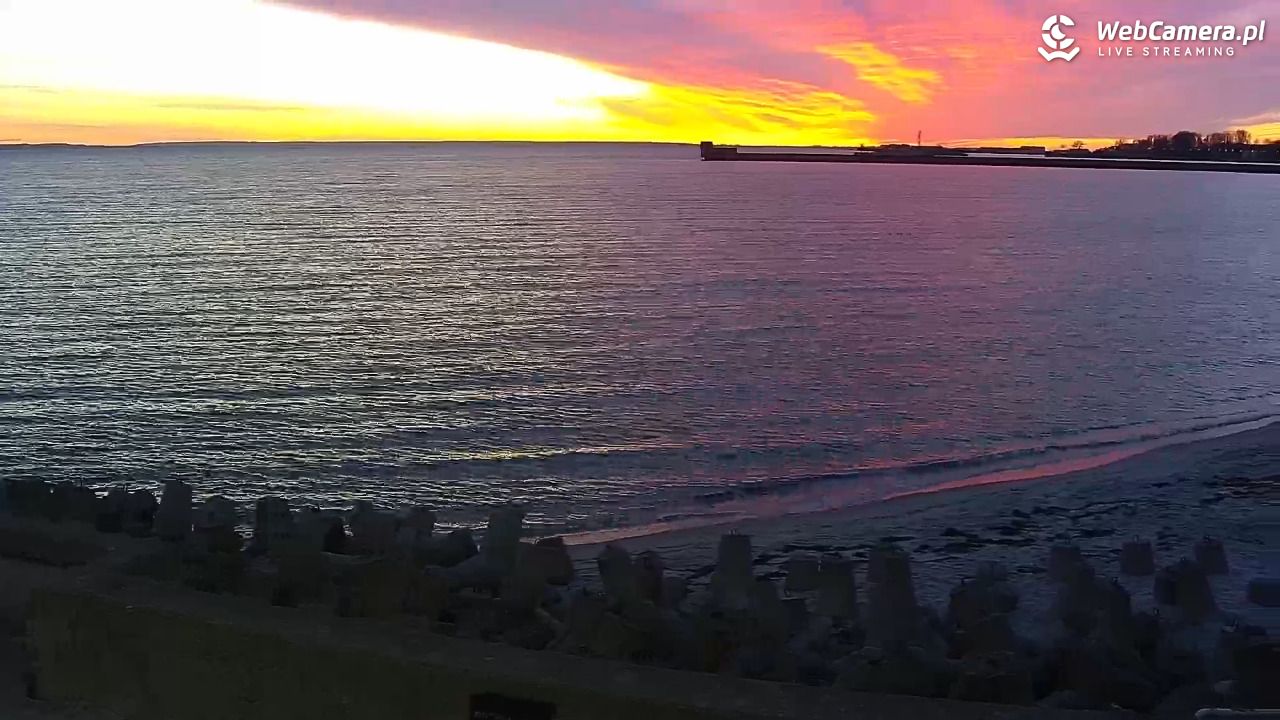 Hel - widok na bulwar i plażę - 27 kwiecień 2026, 20:28