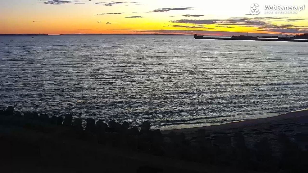 Hel - widok na bulwar i plażę - 28 kwiecień 2026, 20:32