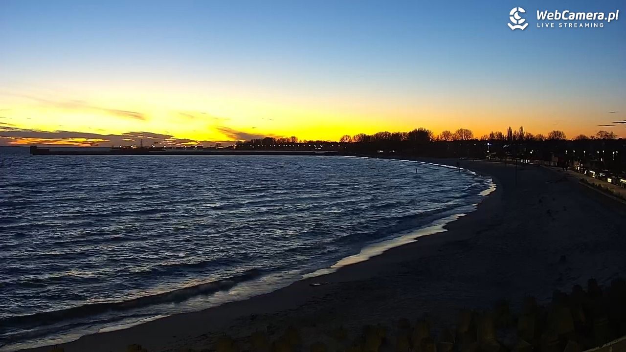 Hel - widok na bulwar i plażę - 26 kwiecień 2026, 20:50