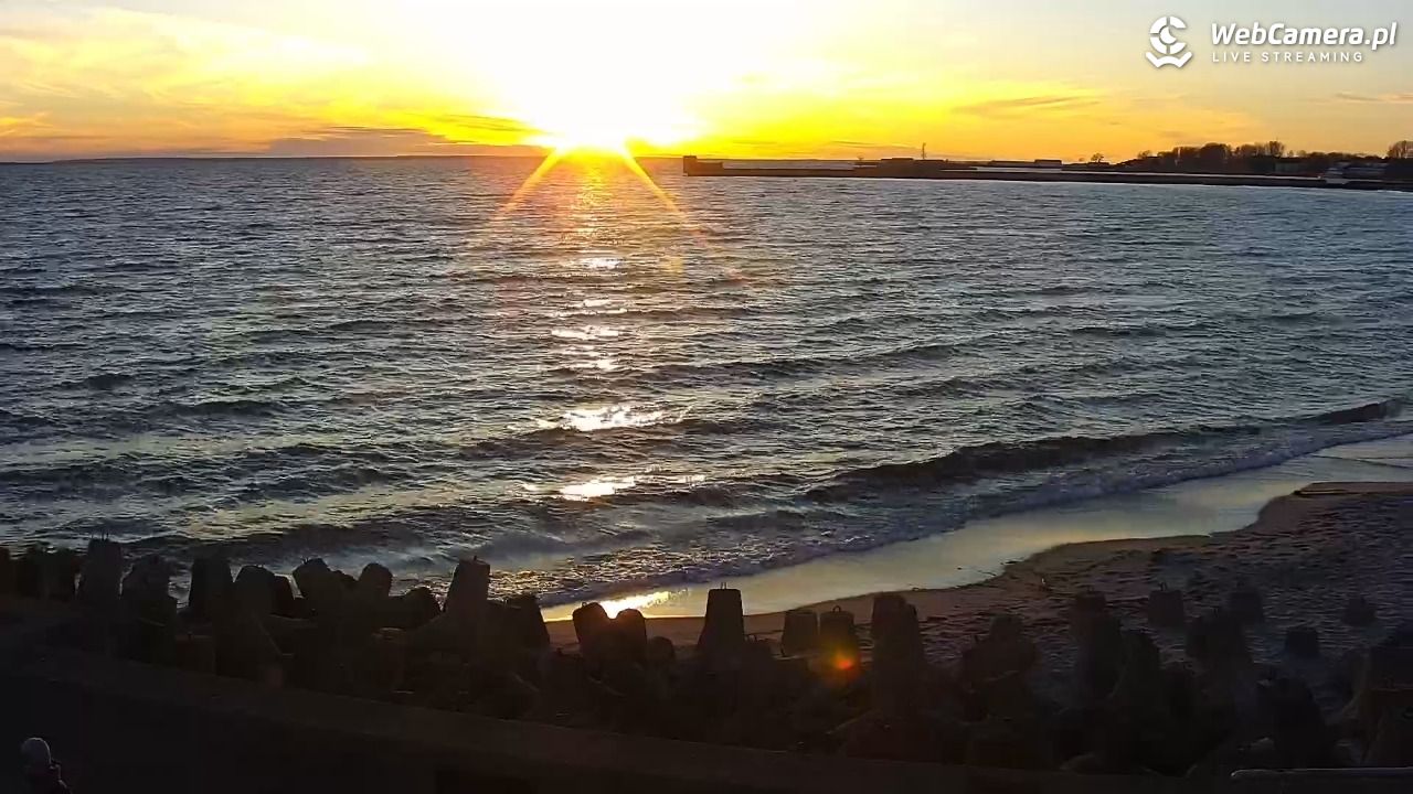 Hel - widok na bulwar i plażę - 26 kwiecień 2026, 19:55