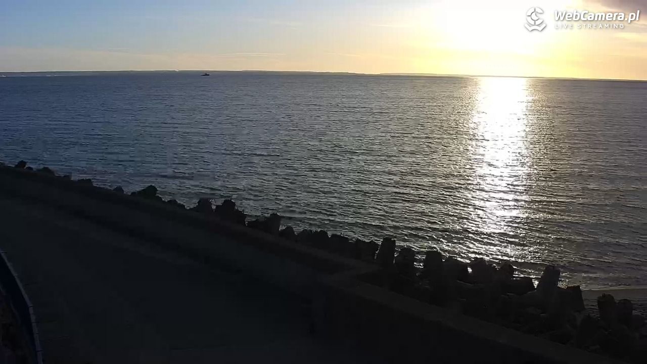 Hel - widok na bulwar i plażę - 27 kwiecień 2026, 19:05
