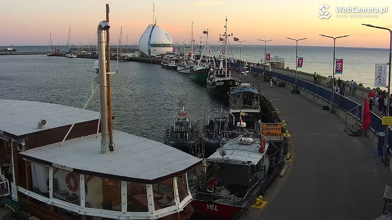 Hel - widok na bulwar i plażę - 13 sierpień 2026, 20:19