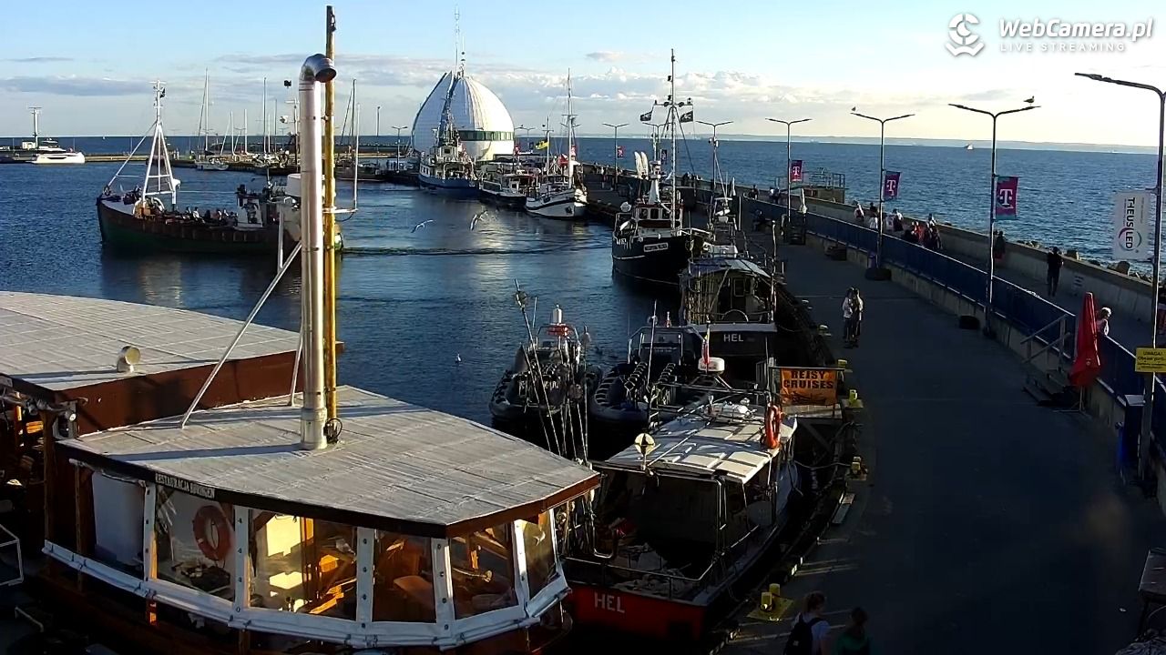 Hel - widok na bulwar i plażę - 12 sierpień 2026, 19:09