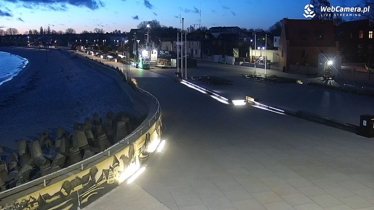 Hel - widok na bulwar i plażę - 28 kwiecień 2026, 21:02