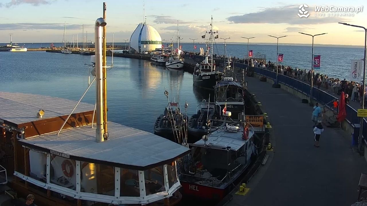 Hel - widok na bulwar i plażę - 12 sierpień 2026, 19:50