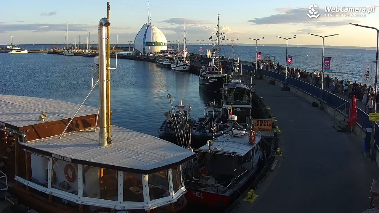 Hel - widok na bulwar i plażę - 12 sierpień 2026, 19:44