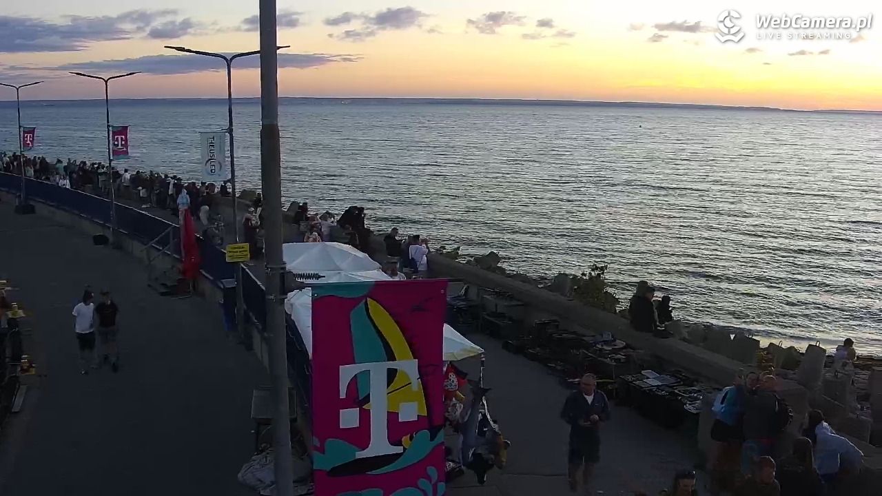Hel - widok na bulwar i plażę - 12 sierpień 2026, 20:17