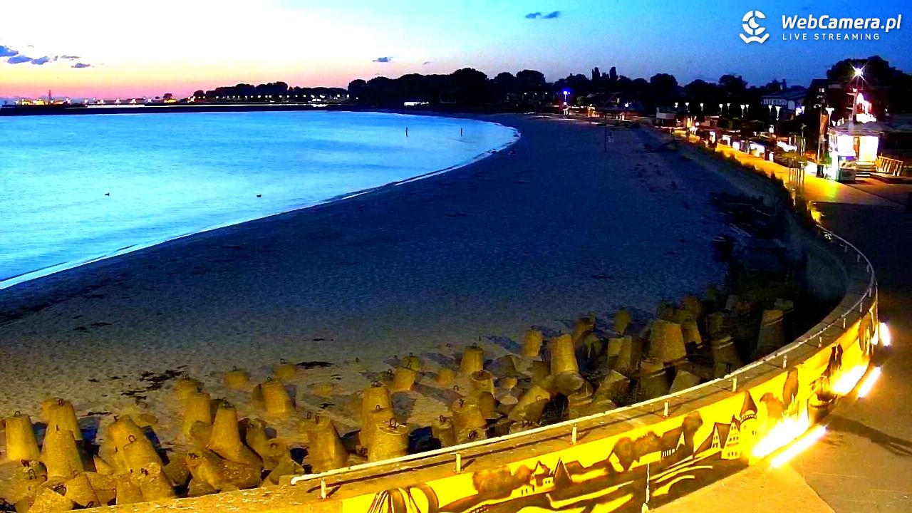 Hel - widok na bulwar i plażę - 03 październik 2025, 18:56