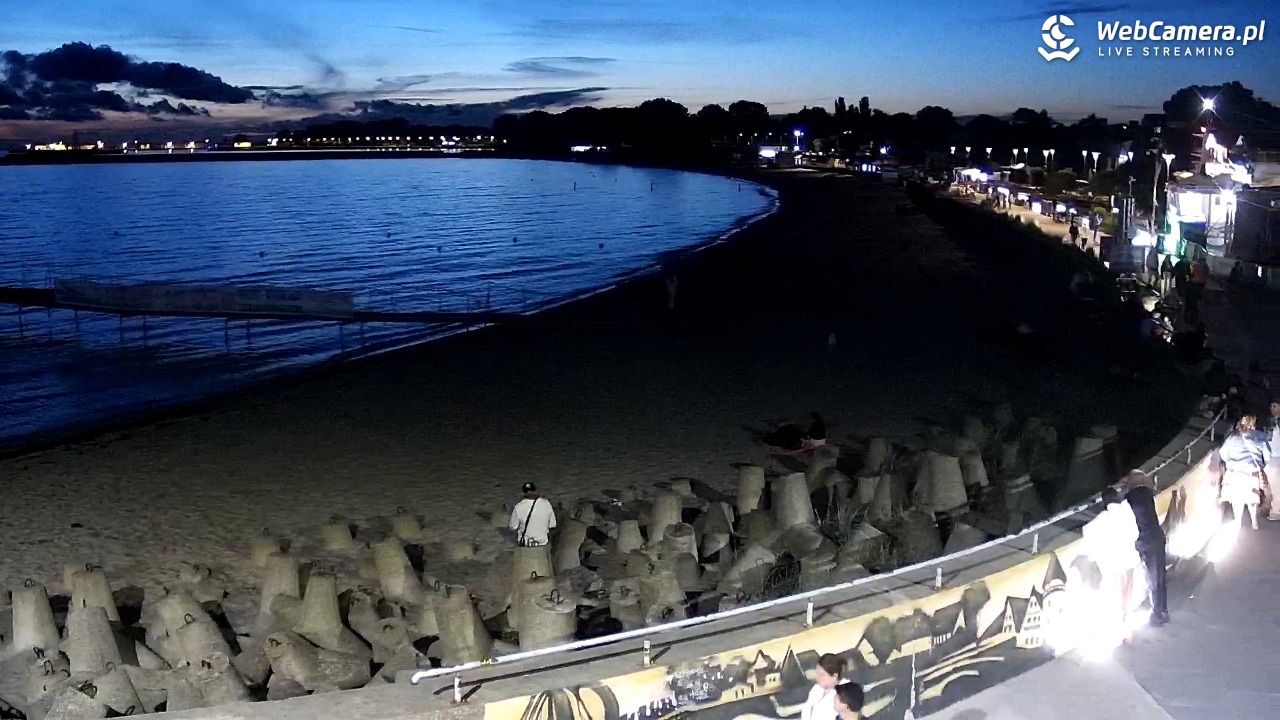 Hel - widok na bulwar i plażę - 12 sierpień 2026, 21:35
