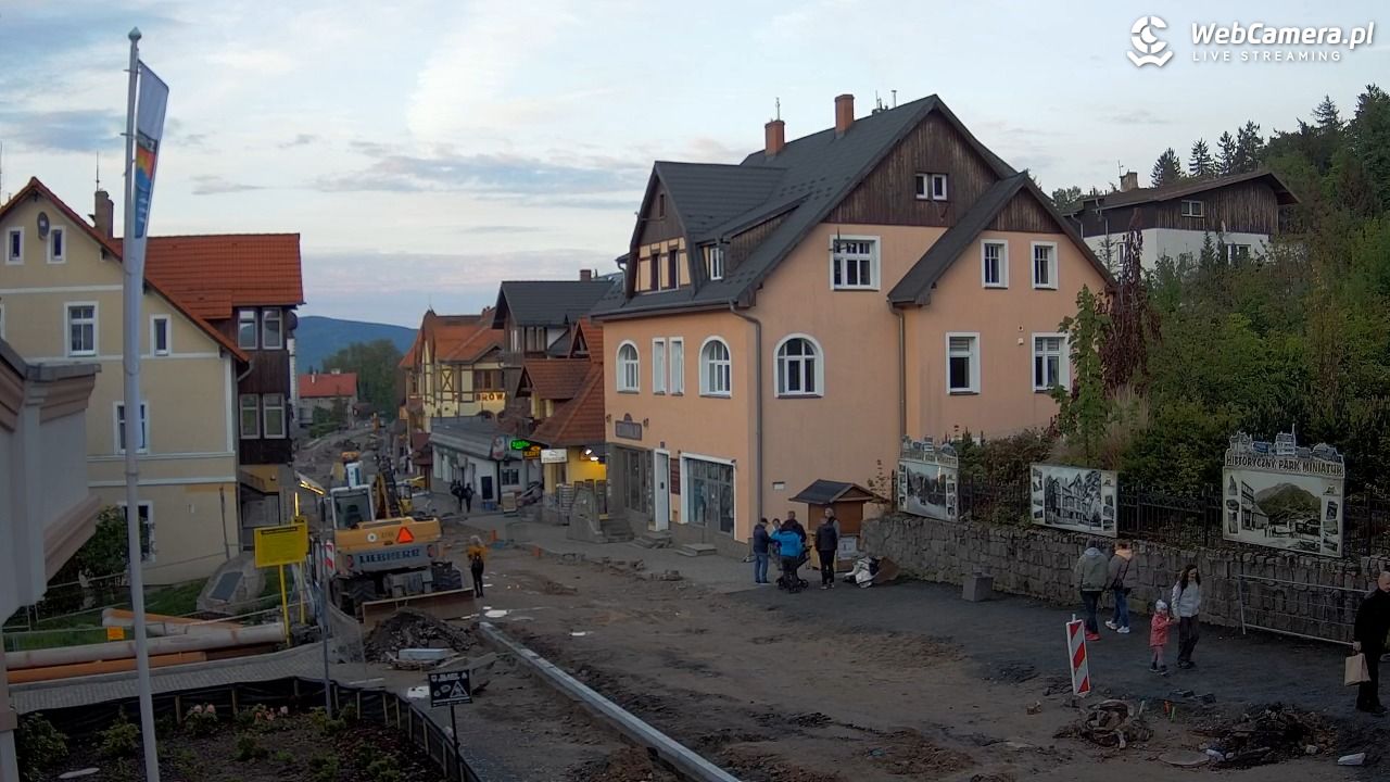 Karpacz - widok na deptak - 15 maj 2026, 20:27