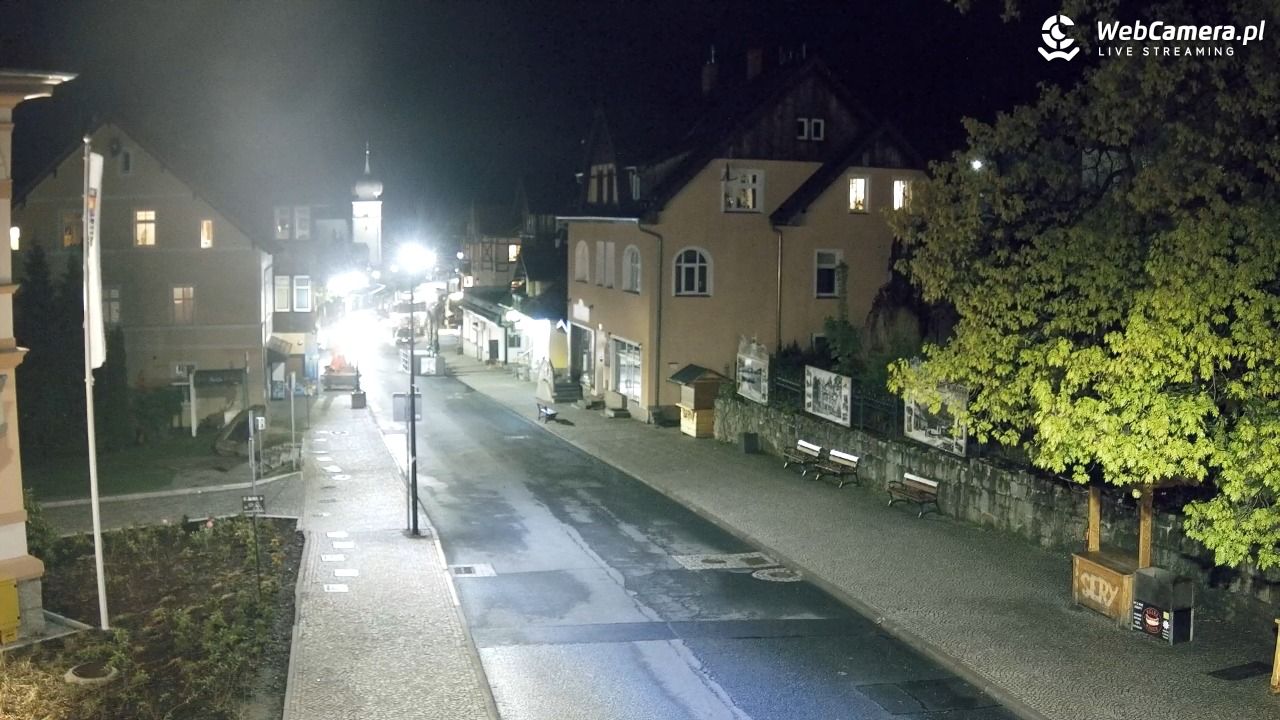 Karpacz - widok na deptak - 15 maj 2025, 22:05