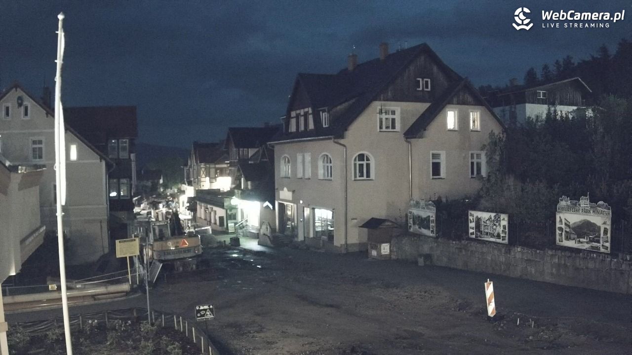 Karpacz - widok na deptak - 13 maj 2026, 21:37