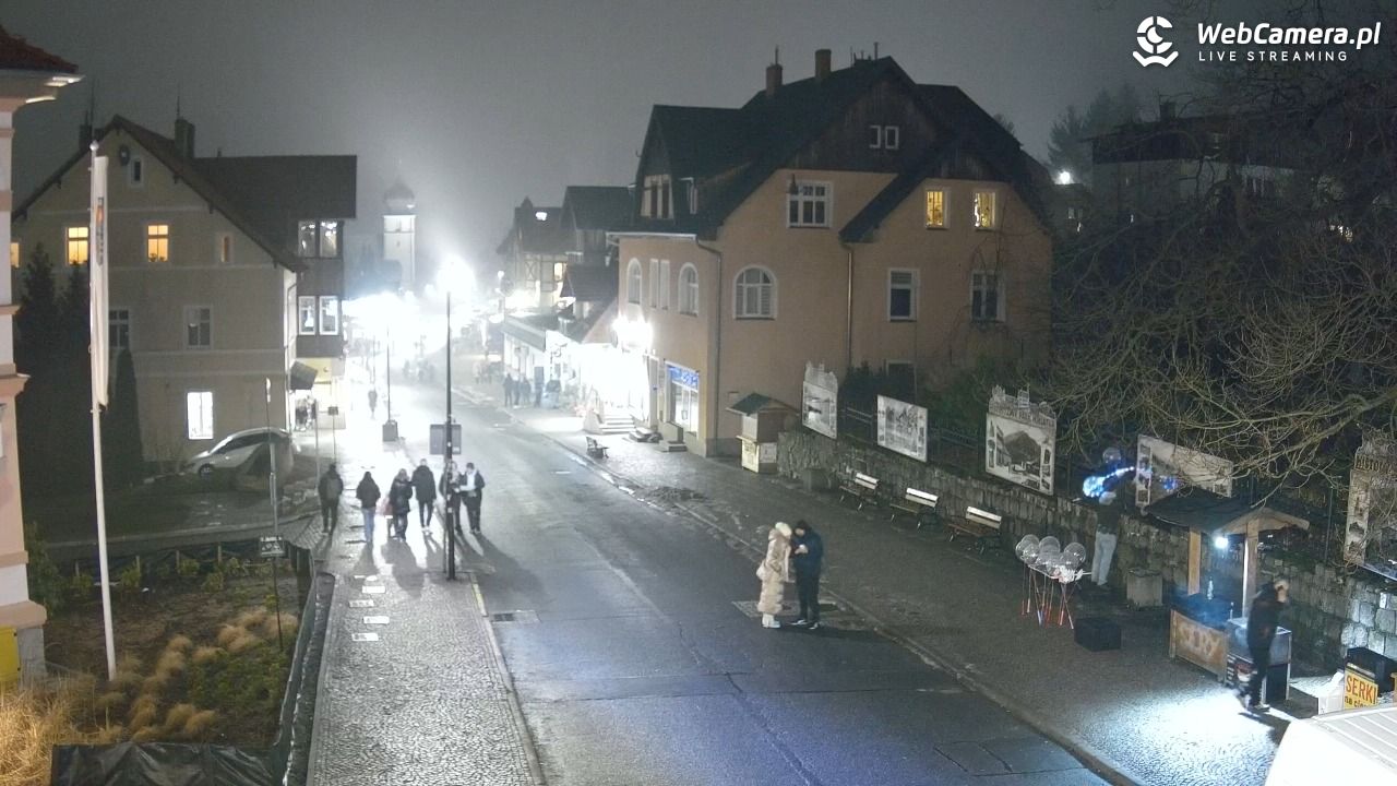 Karpacz - widok na deptak - 06 luty 2026, 20:24