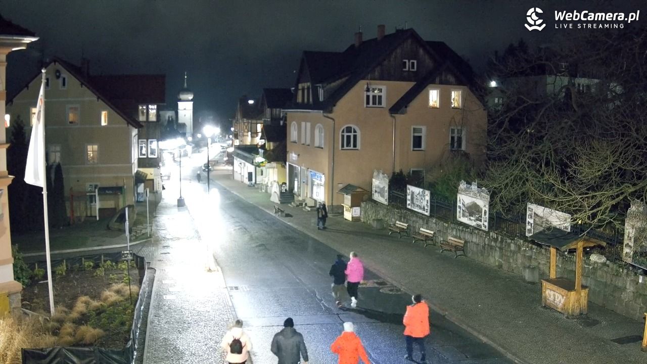 Karpacz - widok na deptak - 22 grudzień 2025, 20:54