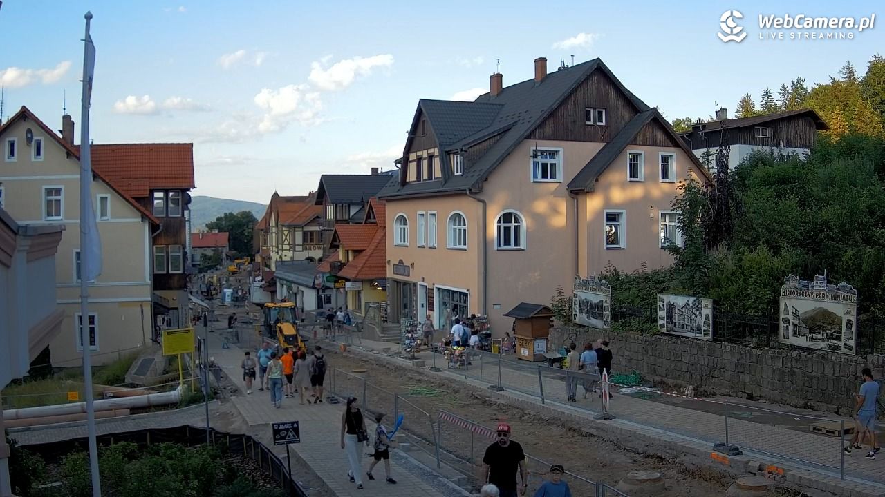 Karpacz - widok na deptak - 02 lipiec 2026, 20:02