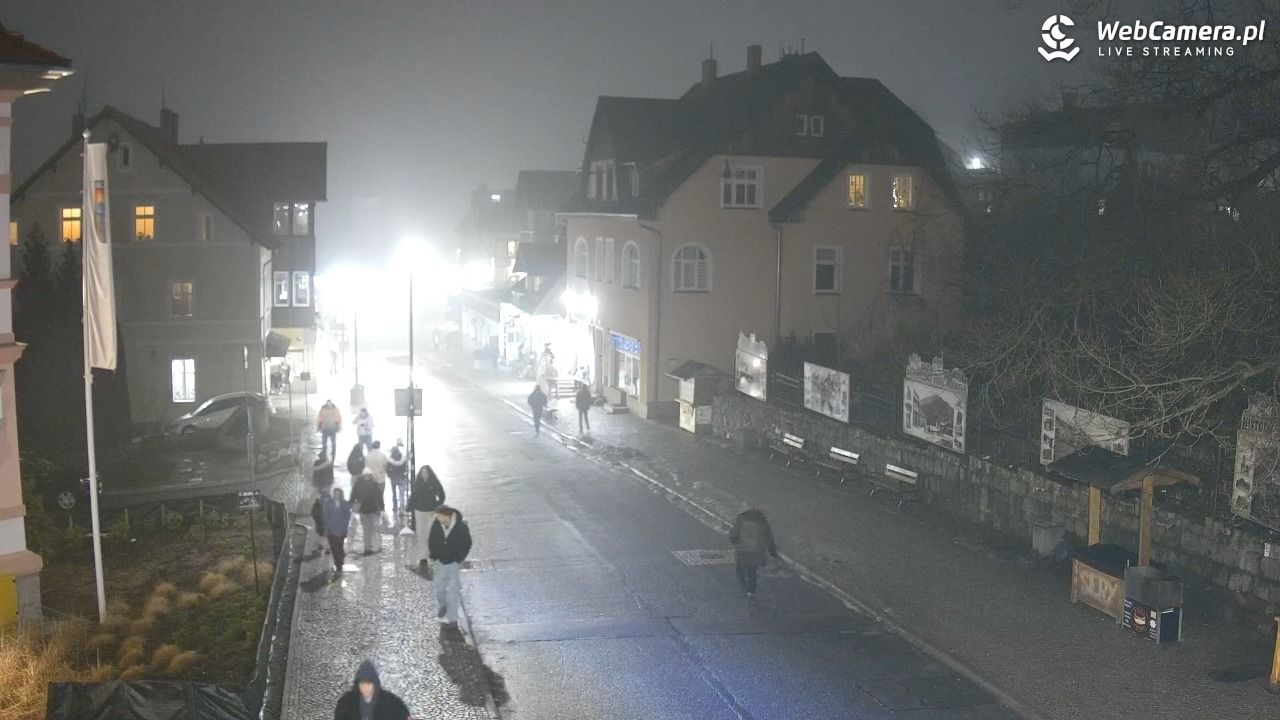 Karpacz - widok na deptak - 06 luty 2026, 20:40