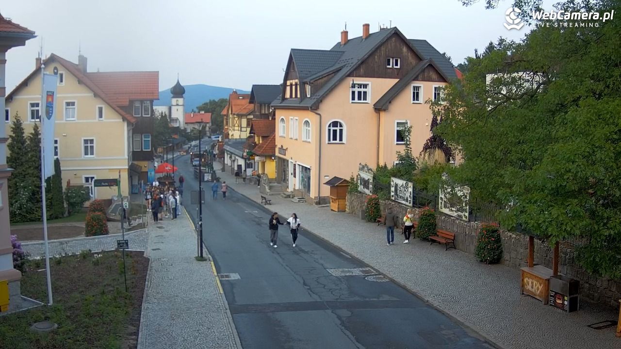 Karpacz - widok na deptak - 09 czerwiec 2025, 20:43