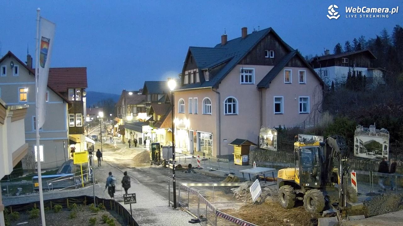 Karpacz - widok na deptak - 28 marzec 2026, 18:42