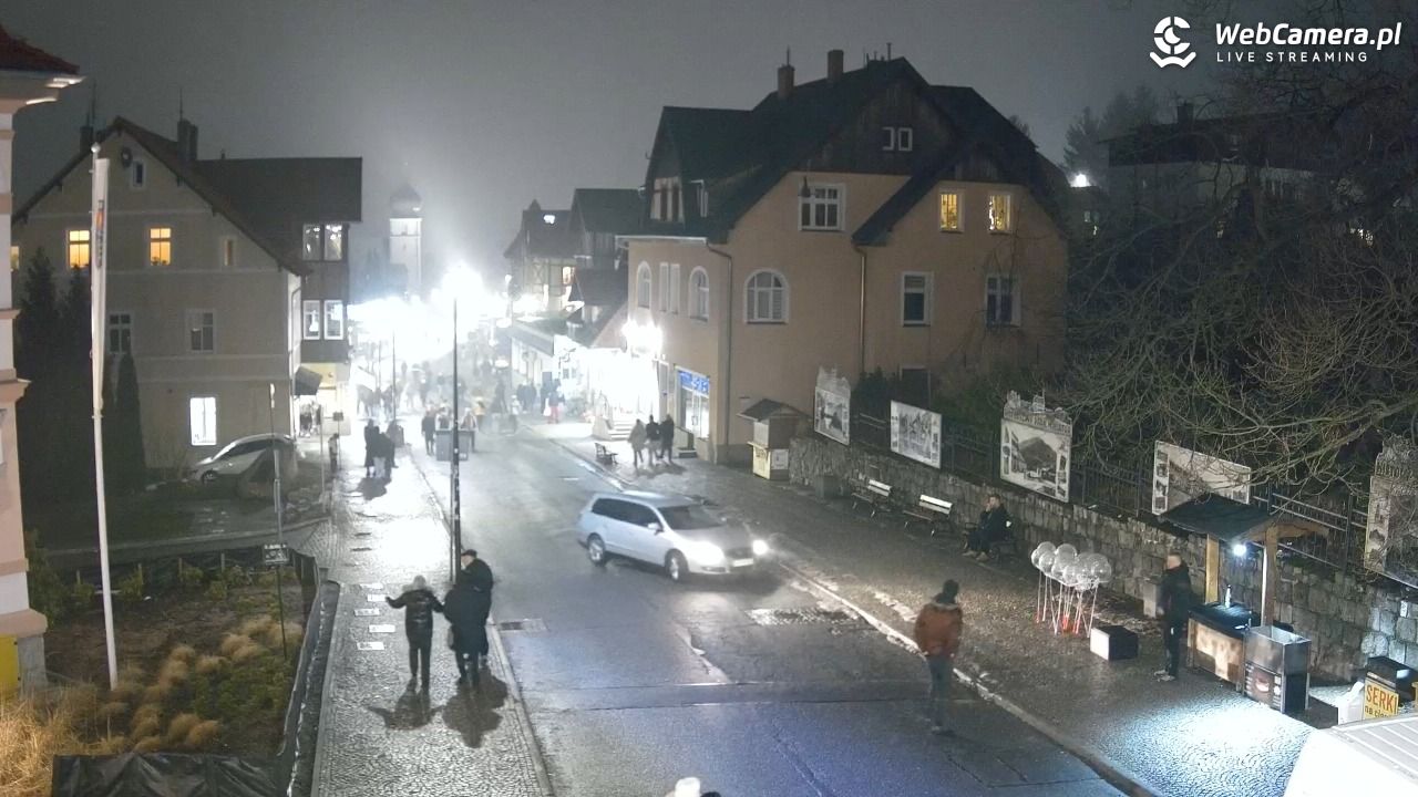 Karpacz - widok na deptak - 06 luty 2026, 20:25