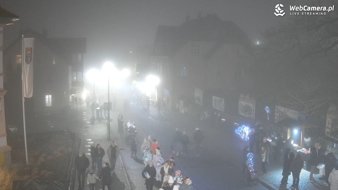 Karpacz - widok na deptak - 07 luty 2026, 18:04