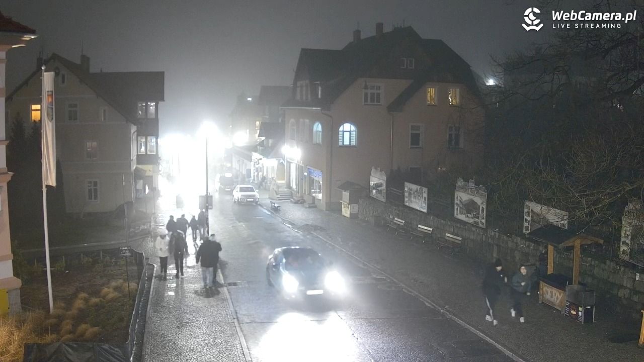 Karpacz - widok na deptak - 06 luty 2026, 21:14