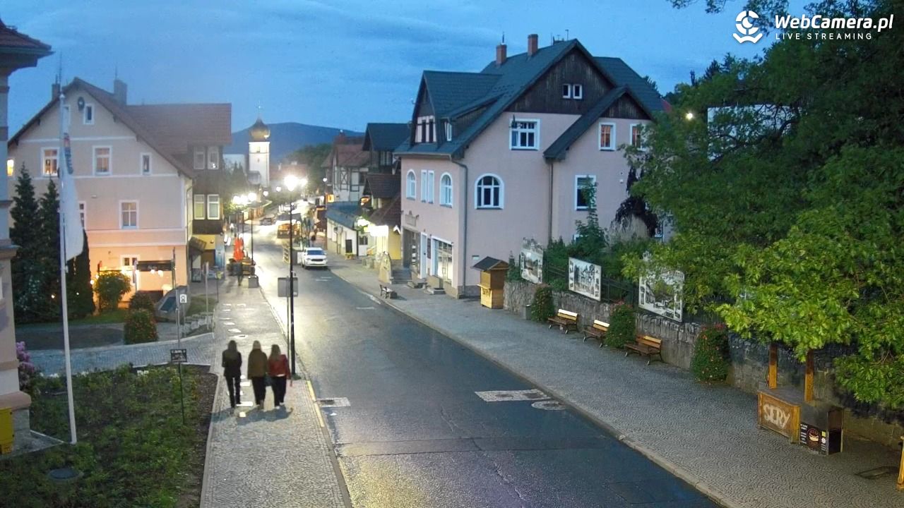 Karpacz - widok na deptak - 08 czerwiec 2025, 21:41