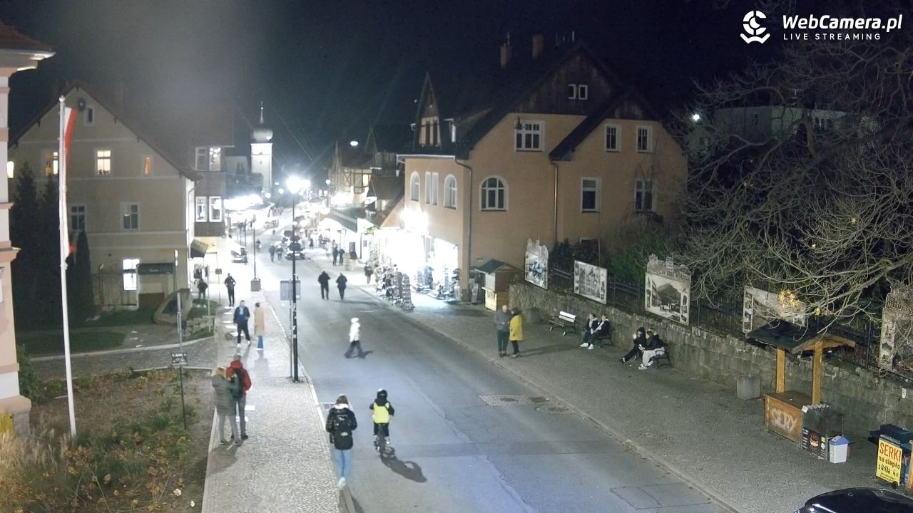 Karpacz - widok na deptak - 07 listopad 2025, 17:38