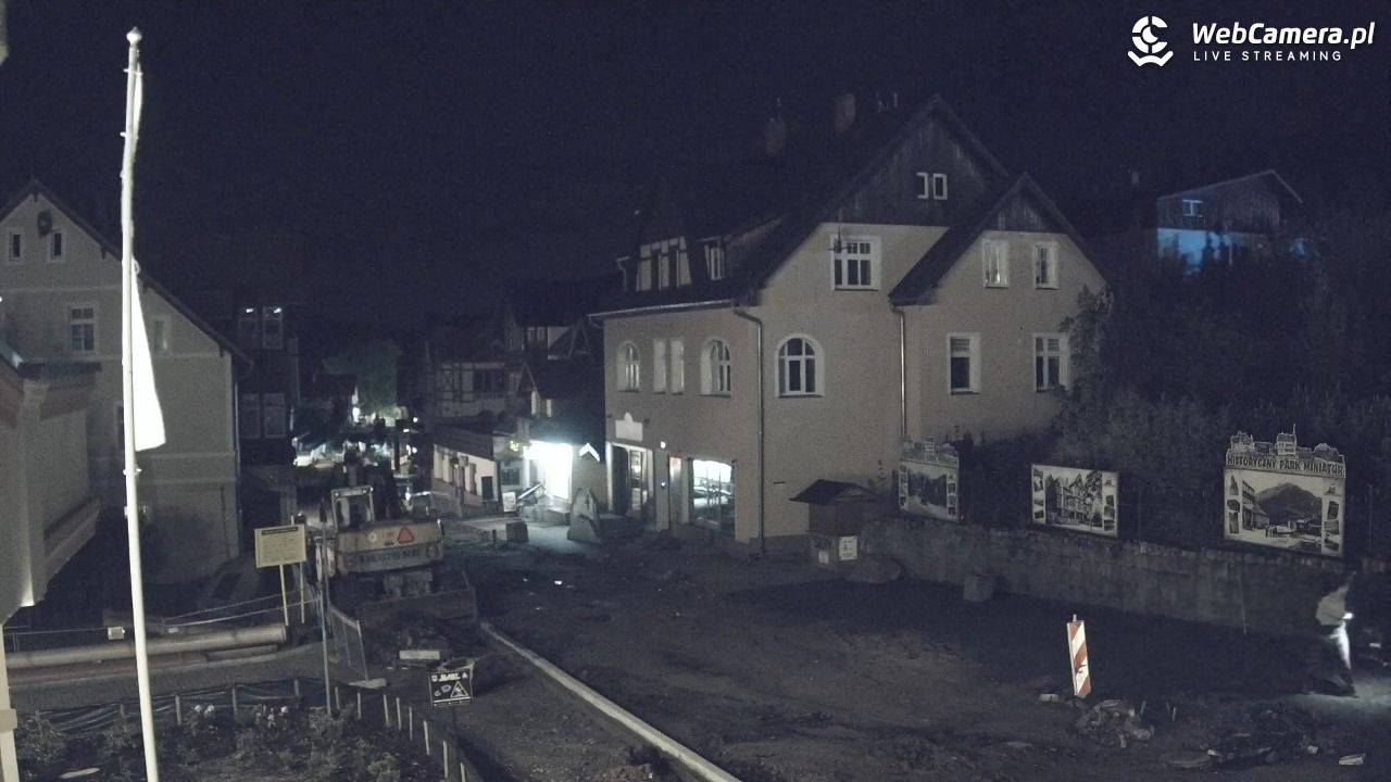 Karpacz - widok na deptak - 16 maj 2026, 01:01