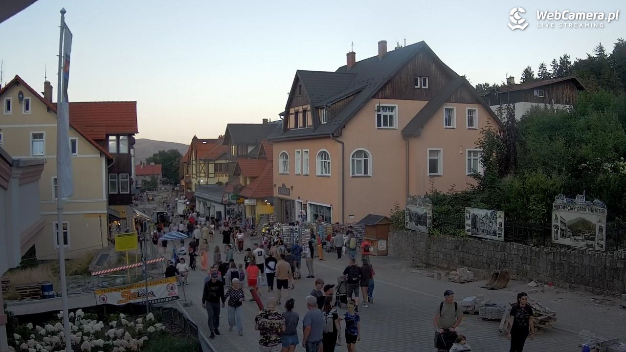 Karpacz - widok na deptak - 13 sierpień 2026, 20:01