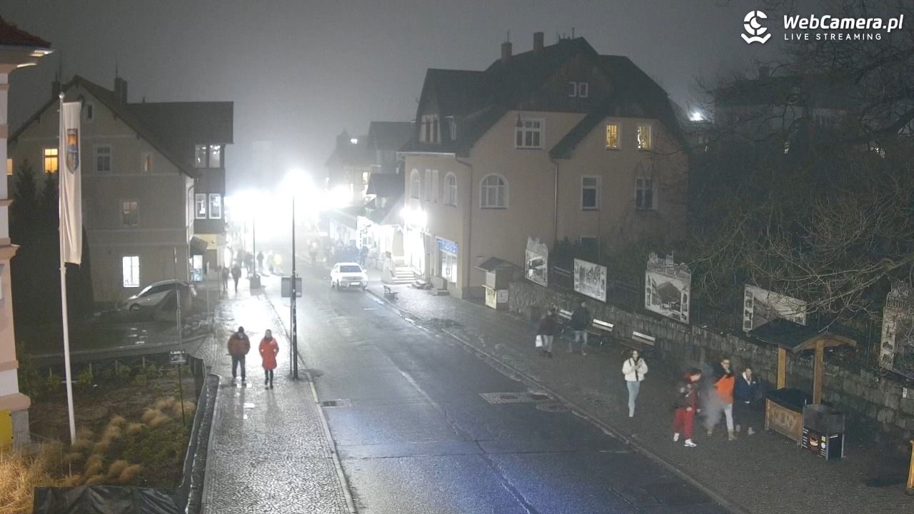 Karpacz - widok na deptak - 06 luty 2026, 20:55