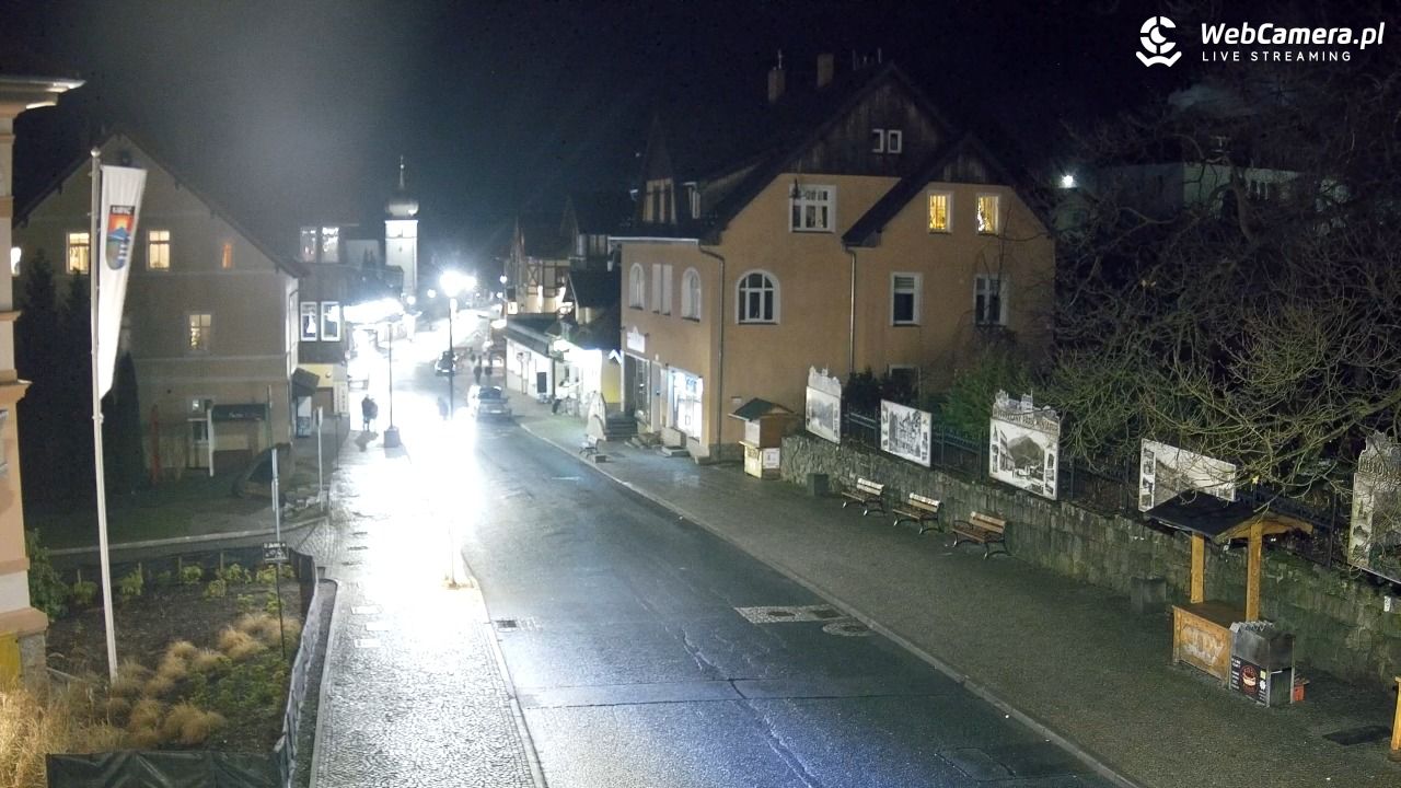 Karpacz - widok na deptak - 21 grudzień 2025, 20:19