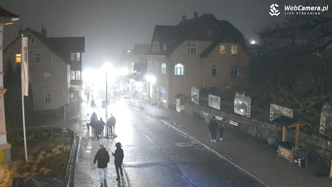 Karpacz - widok na deptak - 06 luty 2026, 21:14