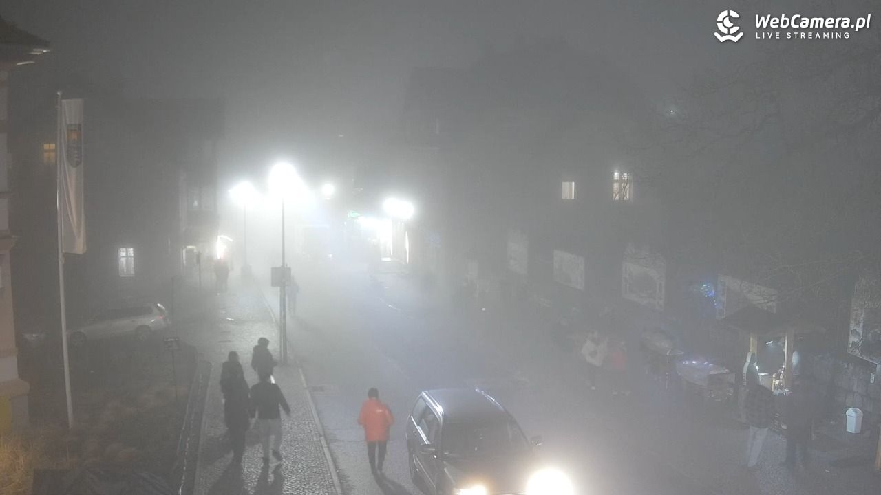 Karpacz - widok na deptak - 07 luty 2026, 20:29