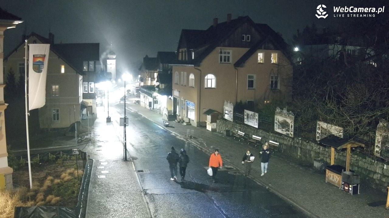 Karpacz - widok na deptak - 06 luty 2026, 22:54