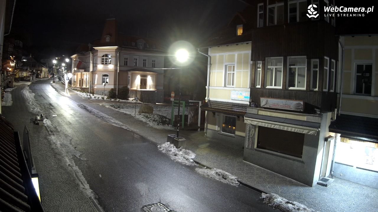 Karpacz - Nowy widok na deptak - 04 grudzień 2025, 20:44