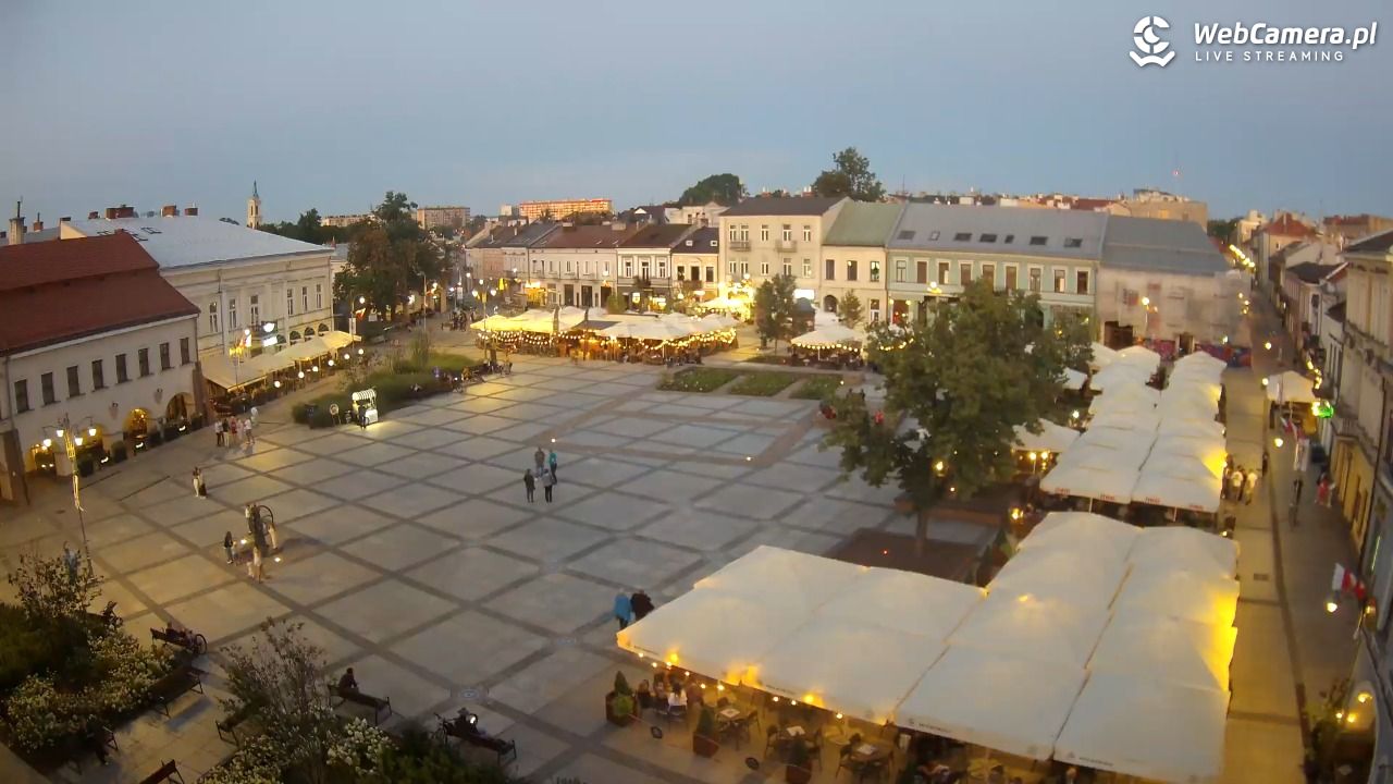 KIELCE - widok na rynek - 13 sierpień 2026, 20:23