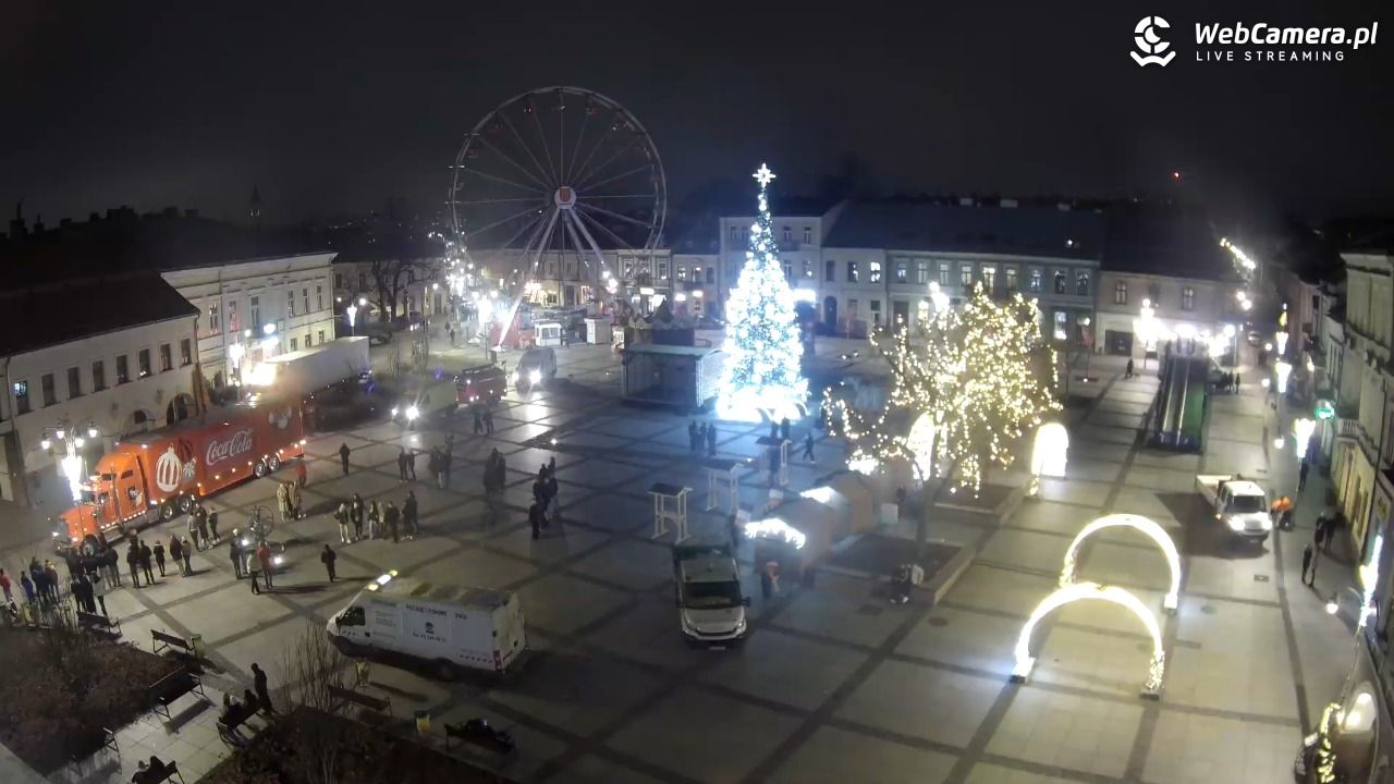 KIELCE - widok na rynek - 06 grudzień 2025, 22:40