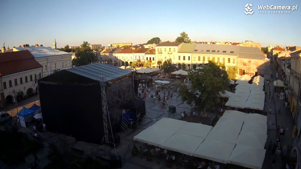 KIELCE - widok na rynek - 27 czerwiec 2026, 19:51