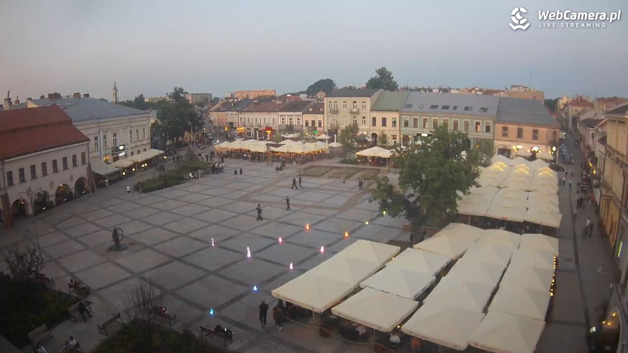 KIELCE - widok na rynek - 13 czerwiec 2025, 21:02