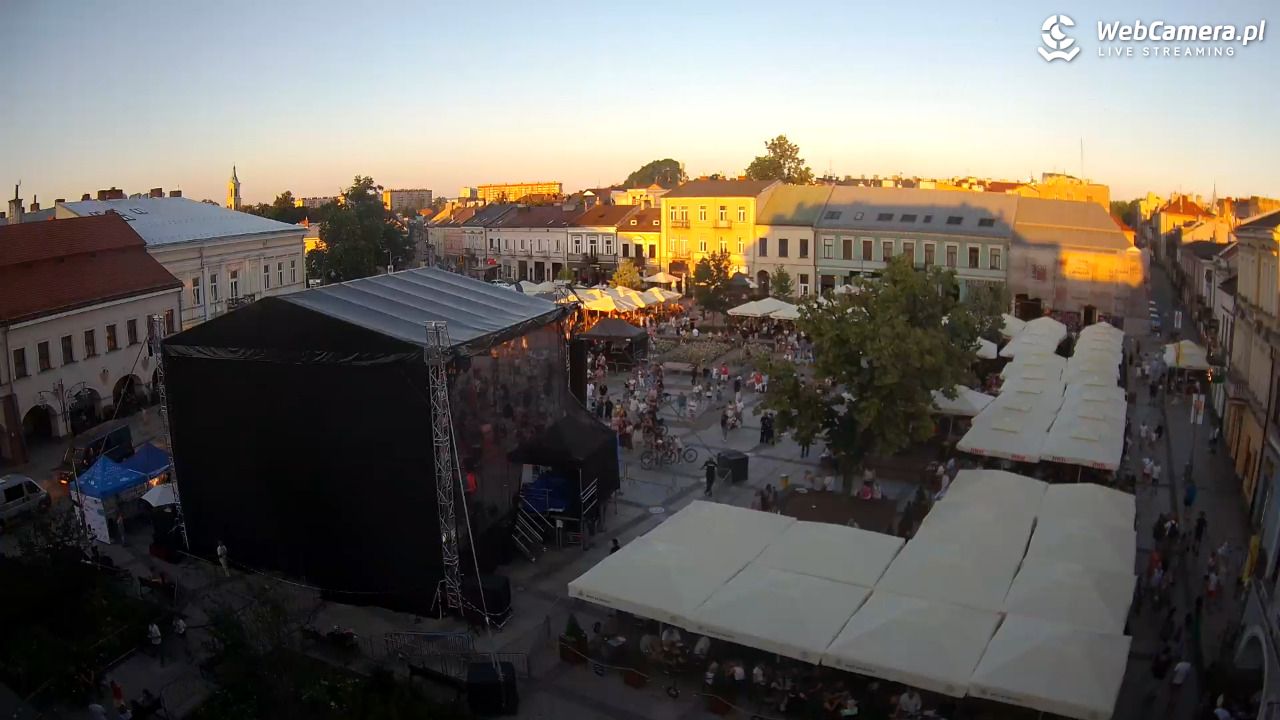 KIELCE - widok na rynek - 27 czerwiec 2026, 20:23