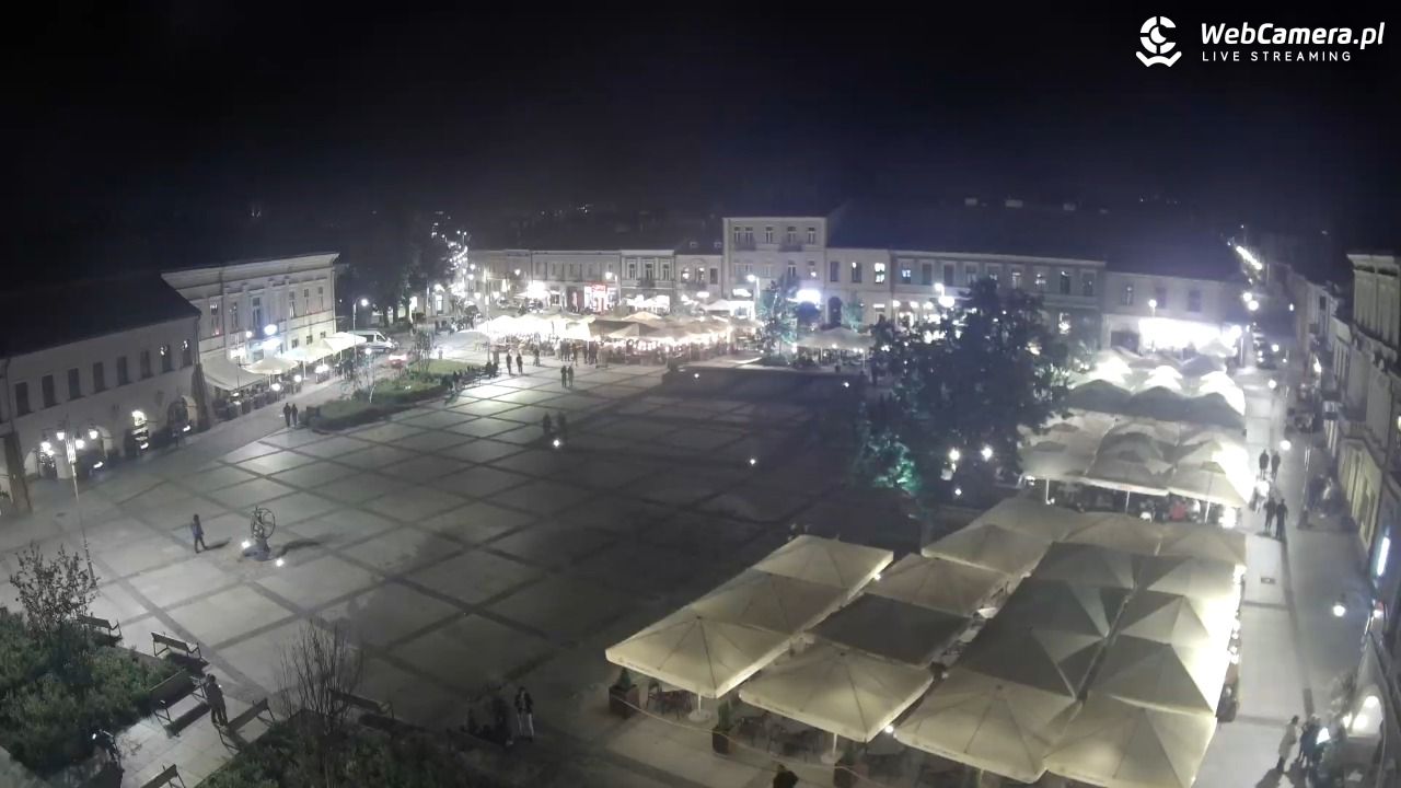 KIELCE - widok na rynek - 13 czerwiec 2025, 23:34