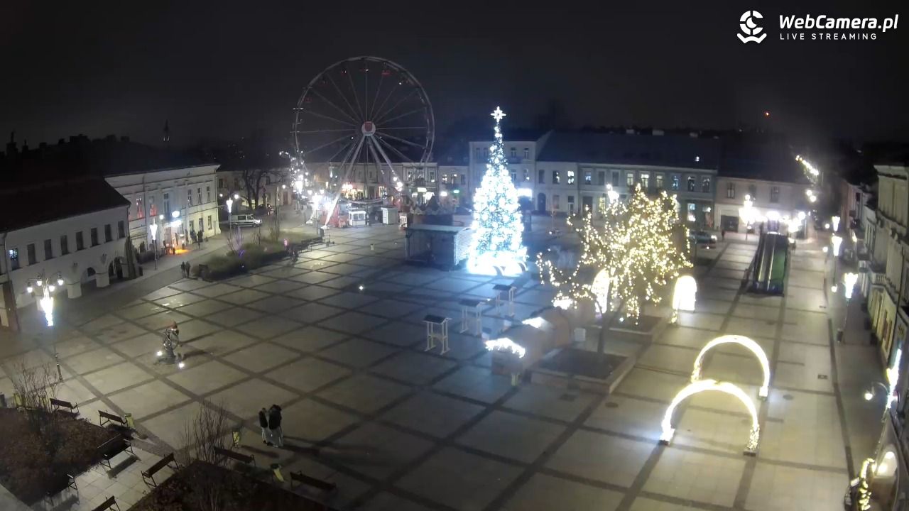 KIELCE - widok na rynek - 07 grudzień 2025, 00:31