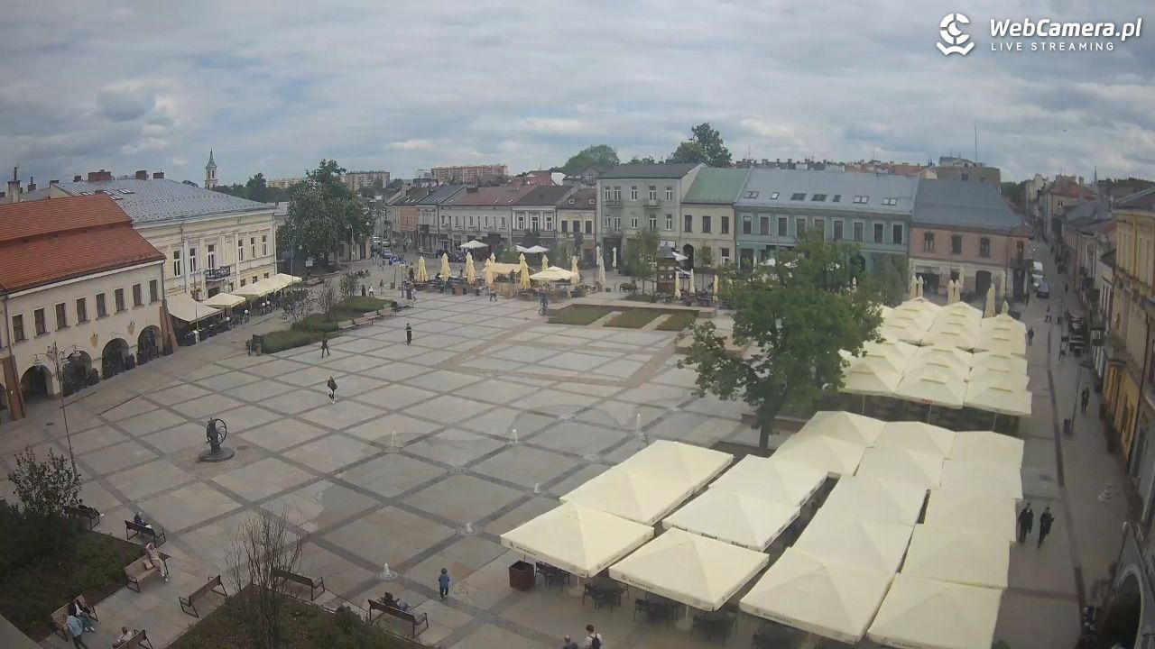 KIELCE - widok na rynek - 13 maj 2025, 13:41