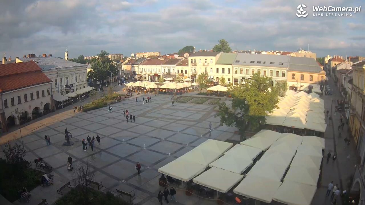 KIELCE - widok na rynek - 13 czerwiec 2025, 19:17
