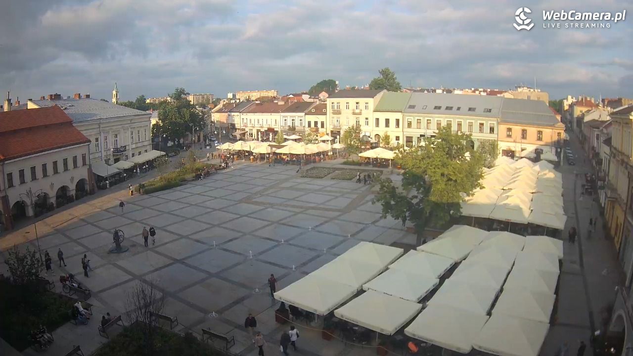 KIELCE - widok na rynek - 13 czerwiec 2025, 19:16